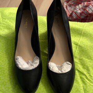 Nine West Classic Black pumps with studs and solid heels